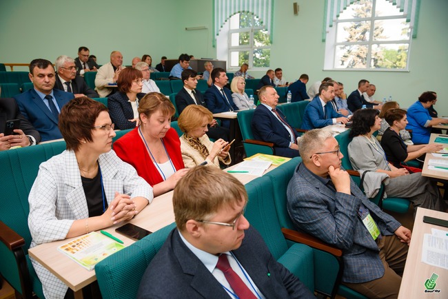 Рустам Абдулхаликов принял участие в совещании проректоров в Башкирском ГАУ