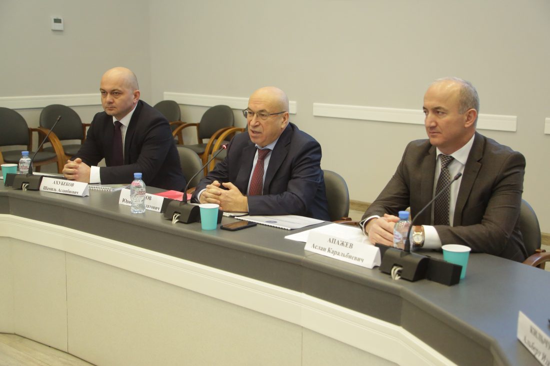Аслан Апажев принял участие в круглом столе, посвящённом переходу России к низкоуглеродной экономике