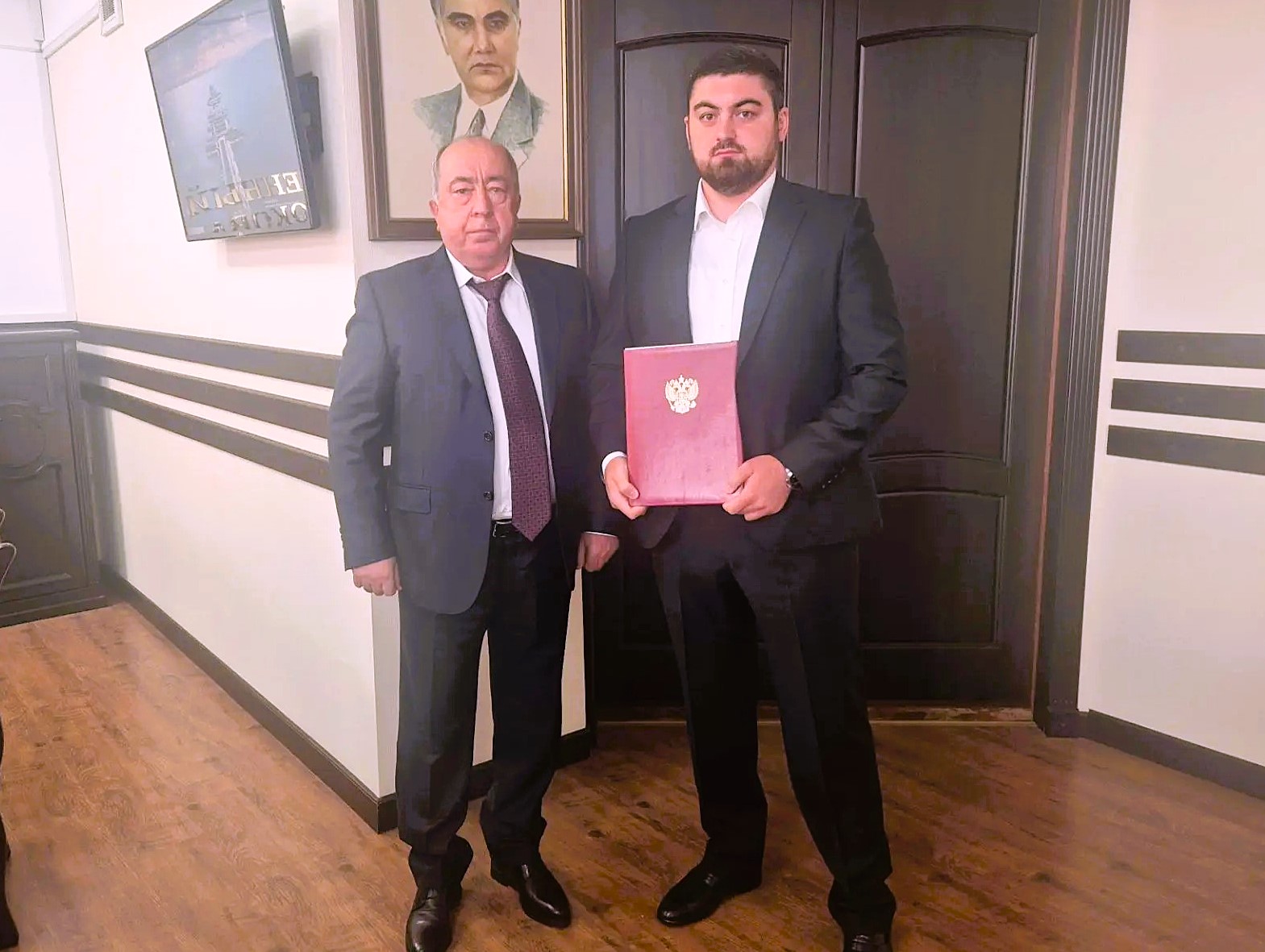 Вручили диплом кандидата наук