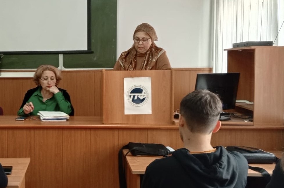 Как формируется языковая личность студента: круглый стол на факультете экономики и управления