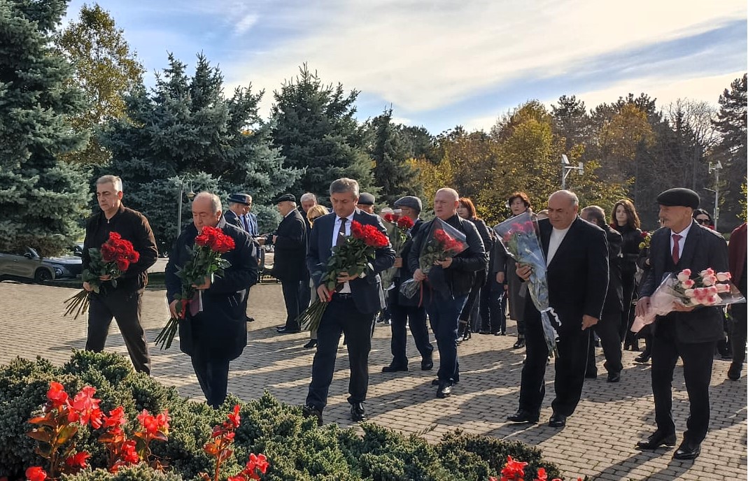 Память о Валерии Кокове живет: в Нальчике увековечили имя первого президента КБР