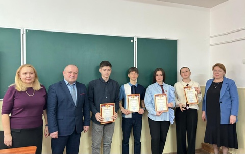 Победителям олимпиады по математике вручили дипломы 