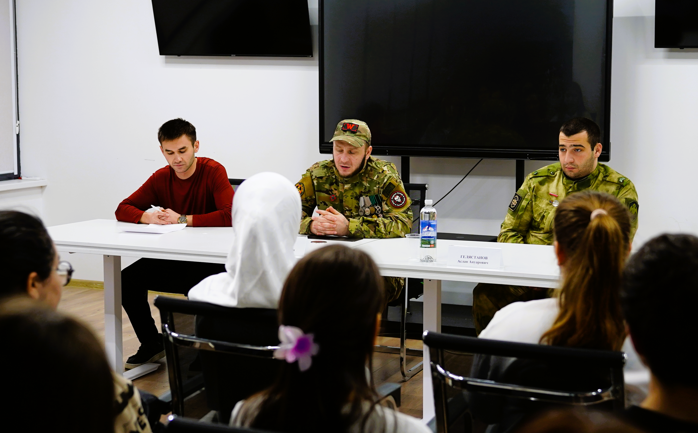 Студенты чтят память героев