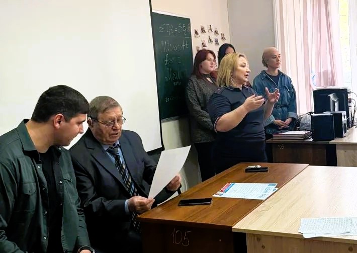 Студентам ФСПО рассказали о том, как обезопасить себя от мошенников в интернете Студентам ФСПО рассказали о том, как обезопасить себя от мошенников в интернете