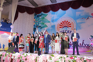 Врио Главы Кабардино-Балкарской Республики Казбек Коков поздравил краснодипломников аграрного университета