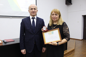 Награждение на заседании Учёного совета