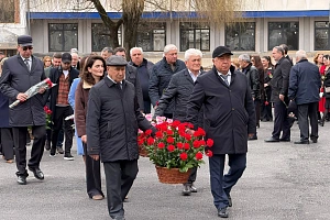 В память о первом ректоре: возложение цветов к памятнику профессору Б.Х. Фиапшеву