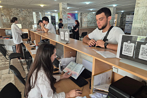 Продолжается работа приемной комиссии