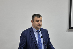 Основателю научной школы, мудрому наставнику и благородному гражданину