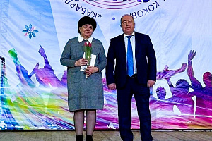 Прекрасную половину университета поздравили с 8 марта