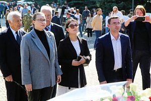 В Кабардино-Балкарии проходят памятные мероприятия, посвящённые 85-летию со дня рождения Валерия Мухамедовича Кокова