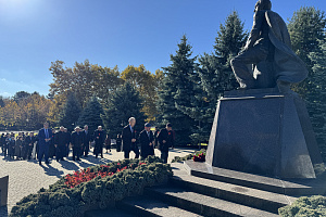 Почтили память