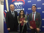 В Кабардино-Балкарском отделении партии «Единая Россия» вручили сертификаты на получение именных стипендий