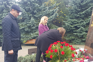 К памятнику В.М. Кокову возложили цветы