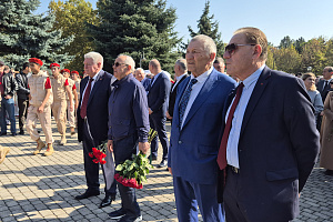 В Кабардино-Балкарии проходят памятные мероприятия, посвящённые 85-летию со дня рождения Валерия Мухамедовича Кокова