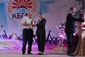 Врио Главы Кабардино-Балкарской Республики Казбек Коков поздравил краснодипломников аграрного университета