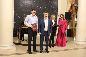 Сотрудники, награжденные званиями и грамотами за многолетний добросовестный труд и по случаю 40-летия вуза