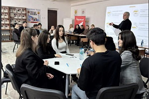 «Сохранить или изменить»: студенты факультета «экономика и управление» учились принимать решение по ключевой ставке