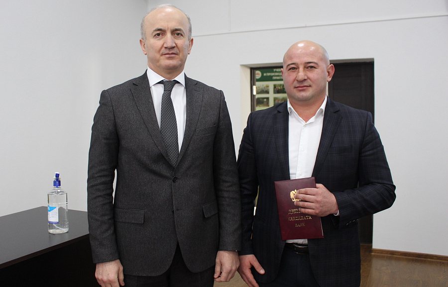 Анзору Жиляеву вручили диплом кандидата наук