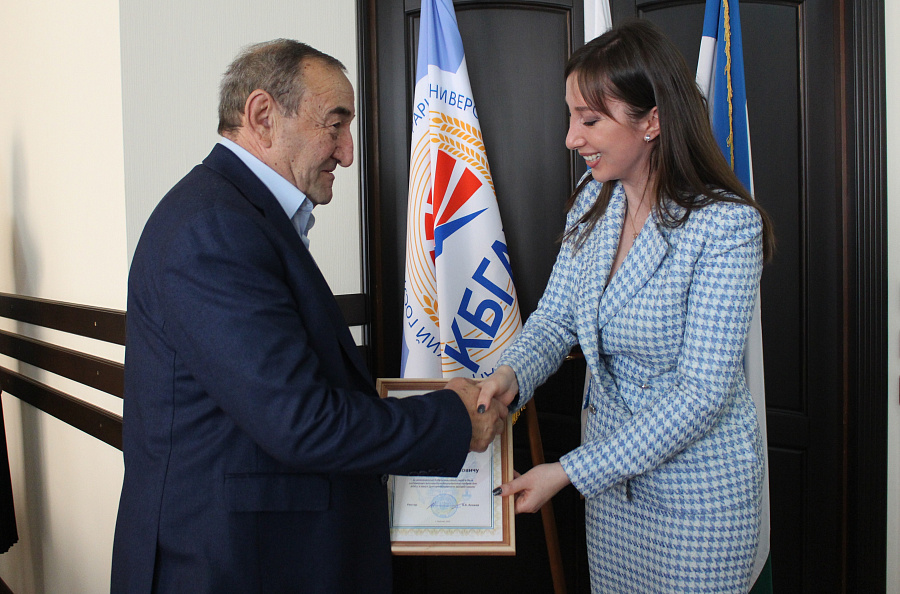 Учёных вуза наградили в канун Дня преподавателя высшей школы