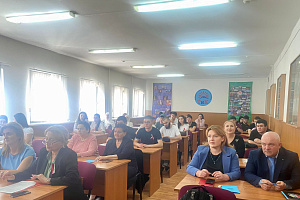 На факультете «Экономика и управление» провели кураторский час, посвященный международному Дню русского языка 