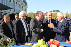 В Кабардино-Балкарском ГАУ прошла выставка «Золотая осень»