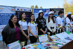 В Кабардино-Балкарском ГАУ прошла выставка «Золотая осень»