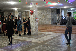 Студенты отметили День всех влюблённых