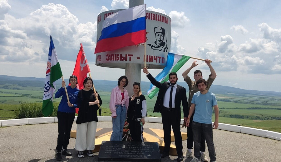 Почтили память героев Почтили память героев