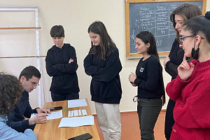 Студенты отметили 8 марта квестом