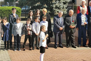 Представители Кабардино-Балкарского ГАУ возложили цветы к памятнику А. Кешокову