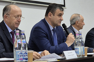 Основателю научной школы, мудрому наставнику и благородному гражданину