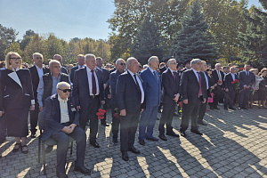 В Кабардино-Балкарии проходят памятные мероприятия, посвящённые 85-летию со дня рождения Валерия Мухамедовича Кокова