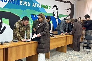 Второй день патриотического форума: автоматы, дроны и окопные свечи