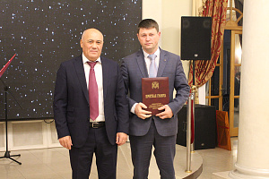 Сотрудники, награжденные званиями и грамотами за многолетний добросовестный труд и по случаю 40-летия вуза