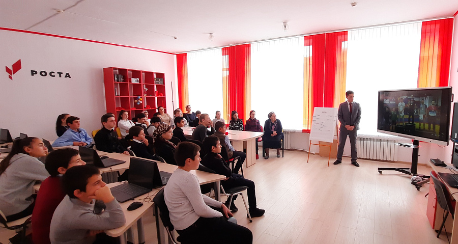 Азамат Забаков провёл профориетацию в родной школе Азамат Забаков провёл профориетацию в родной школе