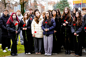 Студенты чтят память героев