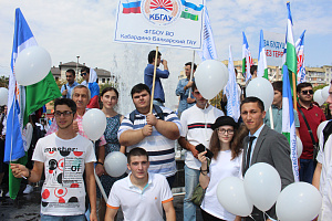 Студенты и преподаватели Кабардино-Балкарского ГАУ во главе с ректором Асланом Апажевым выразили свою гражданскую позицию, выступив против терроризма
