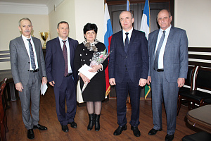 Аслан Апажев поздравил женщин Кабардино-Балкарского ГАУ от имени врио Главы КБР Казбека Кокова