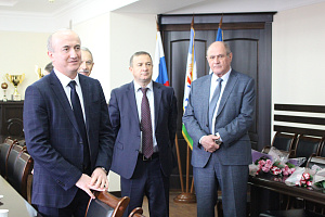 Аслан Апажев поздравил женщин Кабардино-Балкарского ГАУ от имени врио Главы КБР Казбека Кокова