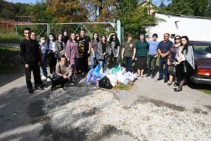 Добровольцы вуза оказали помощь приюту для животных «Четыре лапы»