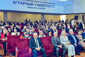 Прекрасную половину университета поздравили с 8 марта
