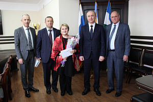 Аслан Апажев поздравил женщин Кабардино-Балкарского ГАУ от имени врио Главы КБР Казбека Кокова