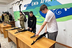 Второй день патриотического форума: автоматы, дроны и окопные свечи