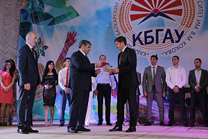 Врио Главы Кабардино-Балкарской Республики Казбек Коков поздравил краснодипломников аграрного университета