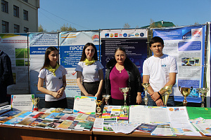 В Кабардино-Балкарском ГАУ прошла выставка «Золотая осень»