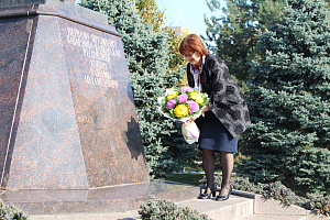 Почтили память