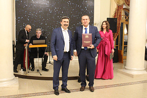 Сотрудники, награжденные званиями и грамотами за многолетний добросовестный труд и по случаю 40-летия вуза