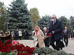 К памятнику Валерию Кокову возложили цветы