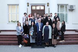 Студенты и преподаватели факультета «Экономика и управление» посетили отделение Банка России по КБР